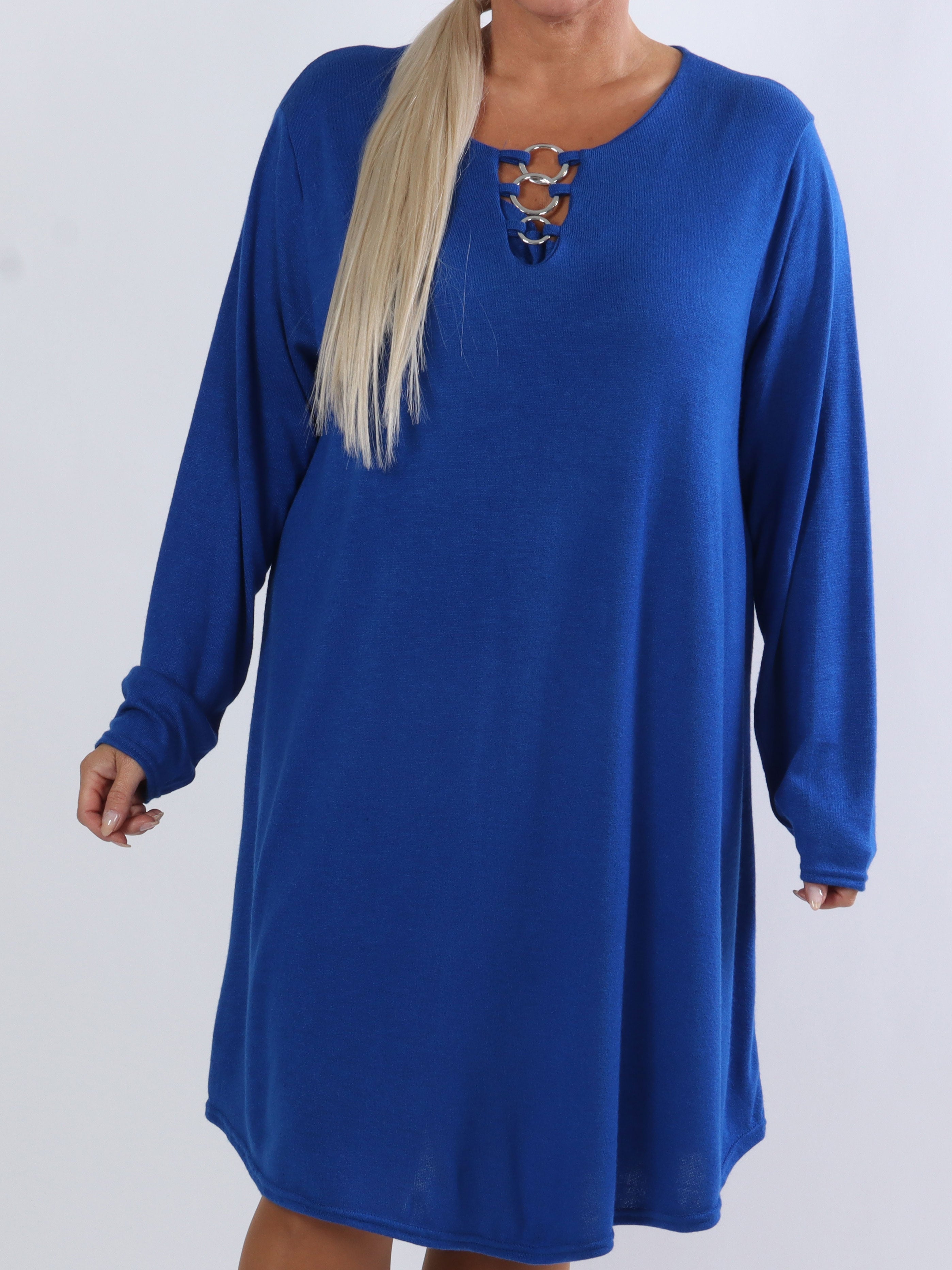 Sidsel - Dejlig blød plus size kjole med sølv ringe foran